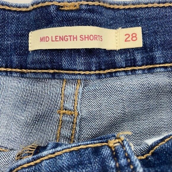 Levi's Women's Mid Length Shorts size 28 - Picture 4 of 7